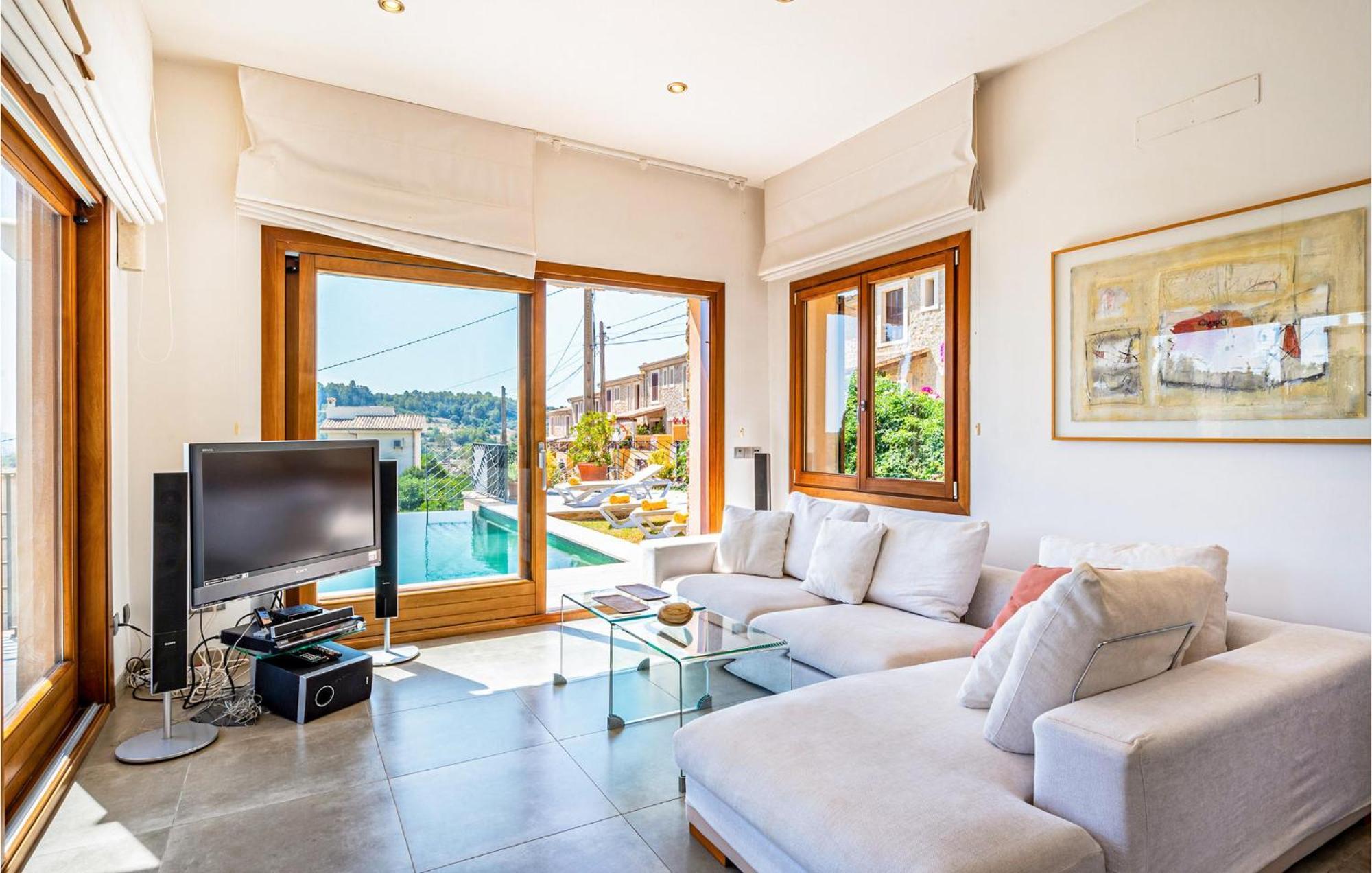 3 Bedroom Gorgeous In Mancor De La Vall Ferienhaus