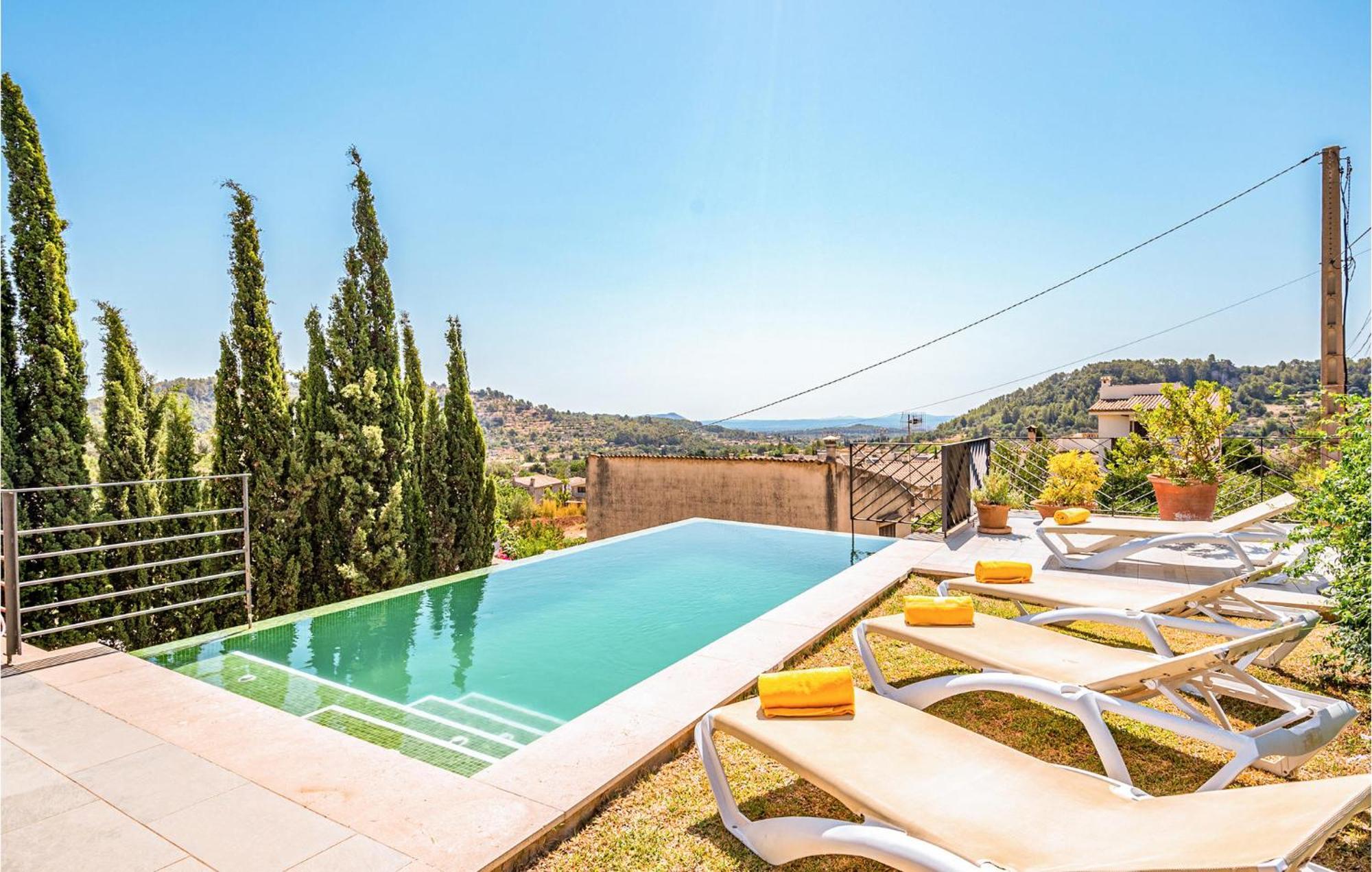 3 Bedroom Gorgeous In Mancor De La Vall Ferienhaus *
