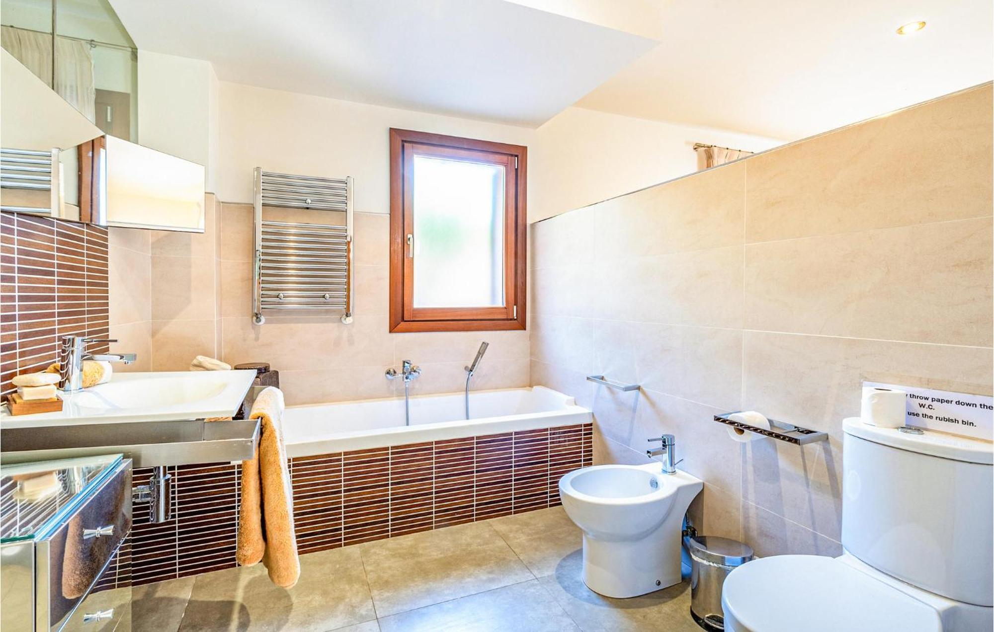 3 Bedroom Gorgeous In Mancor De La Vall Ferienhaus Mancor del Valle